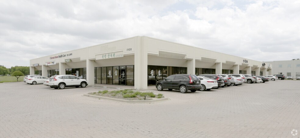 1908 Royal Ln, Dallas, TX for lease - Building Photo - Image 1 of 7