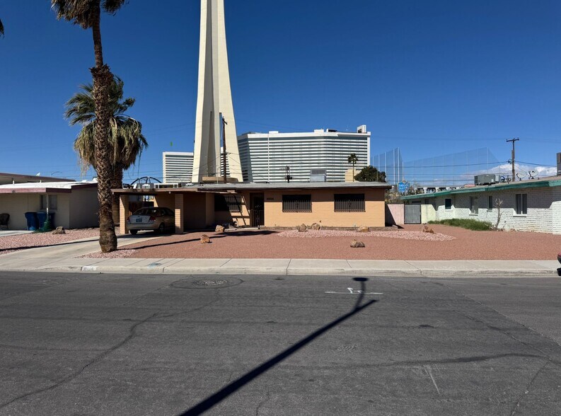 2014 Santa Clara Dr, Las Vegas, NV à vendre - Photo principale - Image 1 de 7