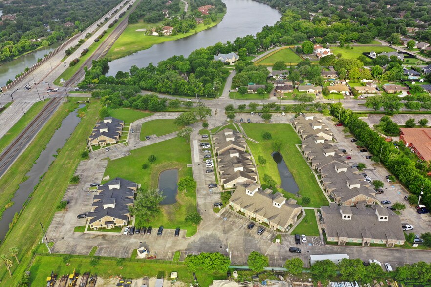 134 Eldridge Rd, Sugar Land, TX à louer - Photo du bâtiment - Image 3 de 52
