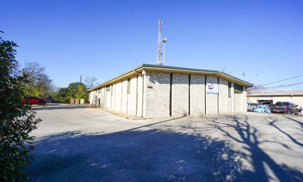 1500 Chisholm Trail Rd, Round Rock, TX for lease - Building Photo - Image 2 of 14