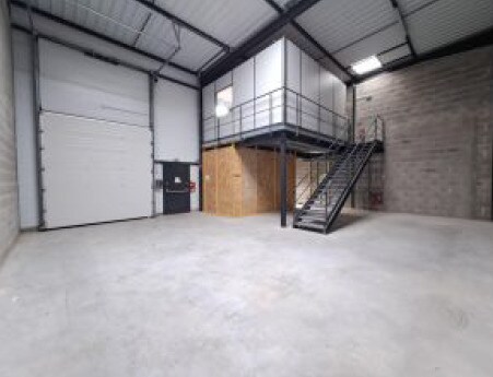 Flex in Genay for lease - Interior Photo - Image 3 of 4