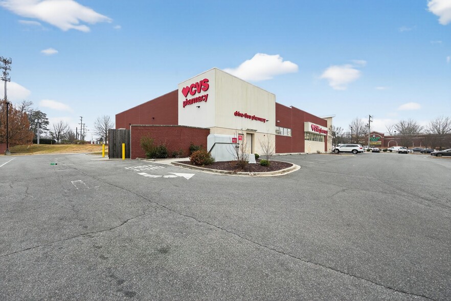 4000 Battleground Ave, Greensboro, NC à vendre - Photo du bâtiment - Image 2 de 32