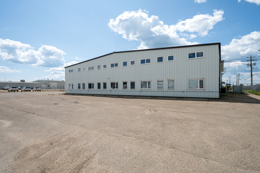 4606 62 Av, Lloydminster, AB for lease - Building Photo - Image 1 of 48