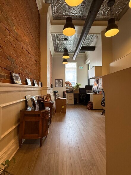 711 Queen St E, Toronto, ON à louer - Photo du bâtiment - Image 3 de 10