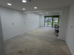 82A Fenwick Dr, Bradford à louer Photo intérieure- Image 1 de 2