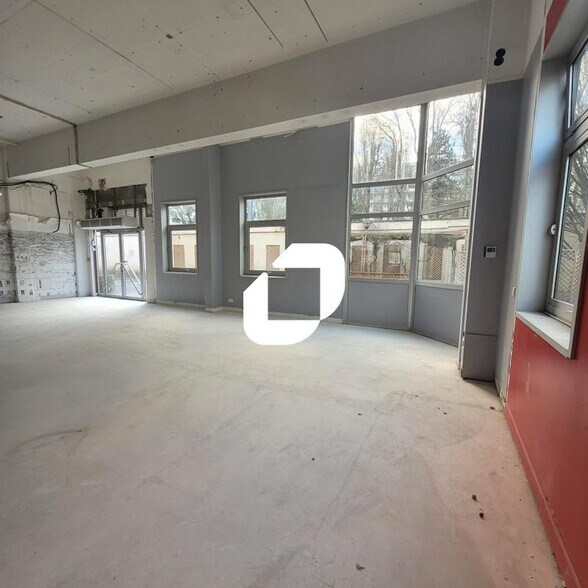 Flex dans Saint-Cloud à louer - Photo du bâtiment - Image 3 de 22