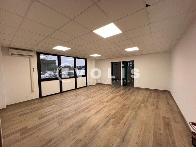 Office in Mérignac for lease - Interior Photo - Image 1 of 5