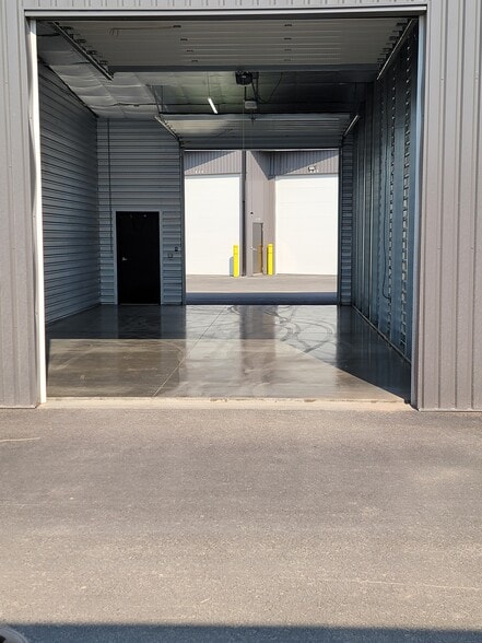 5500 Aviation Way E, Missoula, MT for lease - Primary Photo - Image 1 of 8