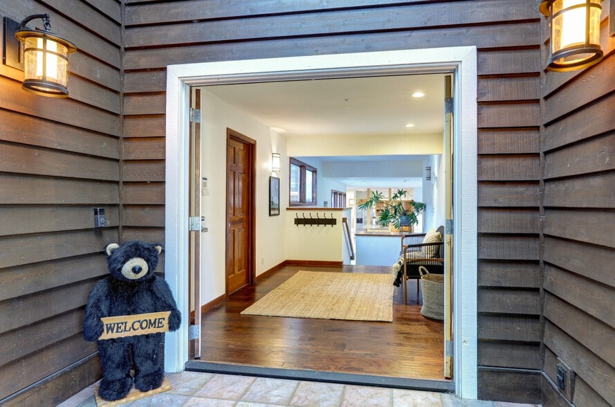 8 Circle Rd, San Rafael, CA for sale - Interior Photo - Image 3 of 6