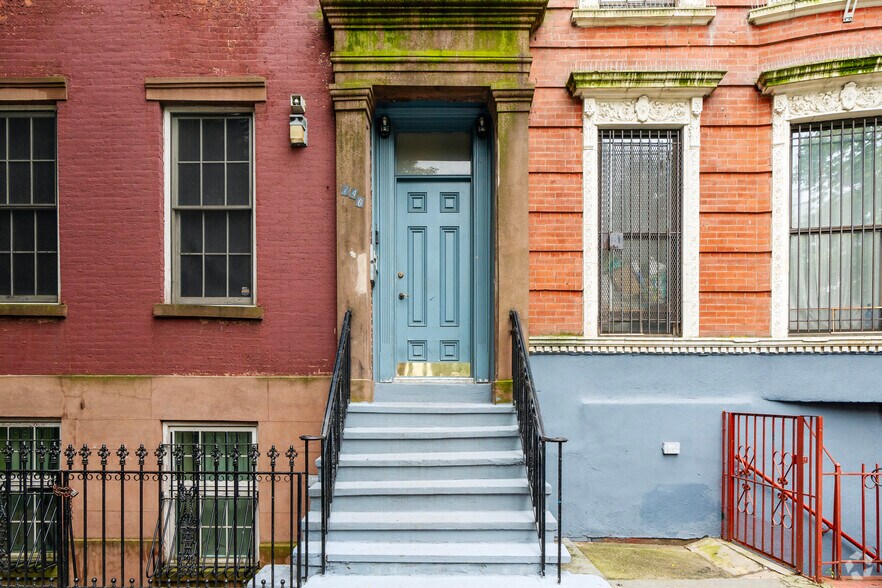 746 E 6th St, New York, NY à vendre - Photo du bâtiment - Image 2 de 5