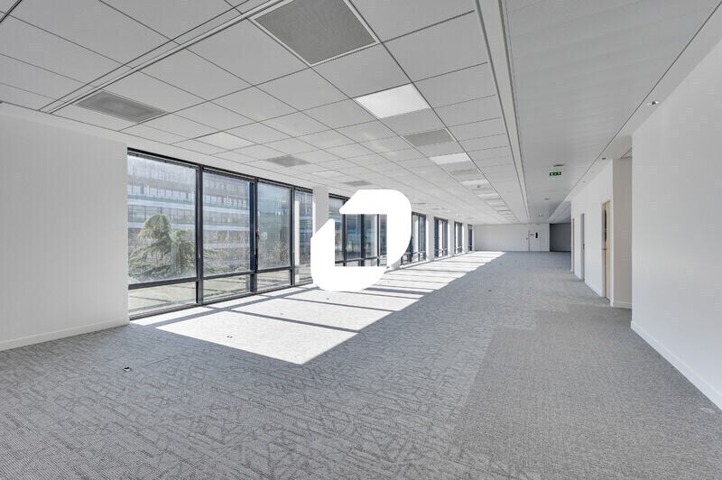 Bureau dans Saint-Denis à louer - Photo du bâtiment - Image 2 de 14