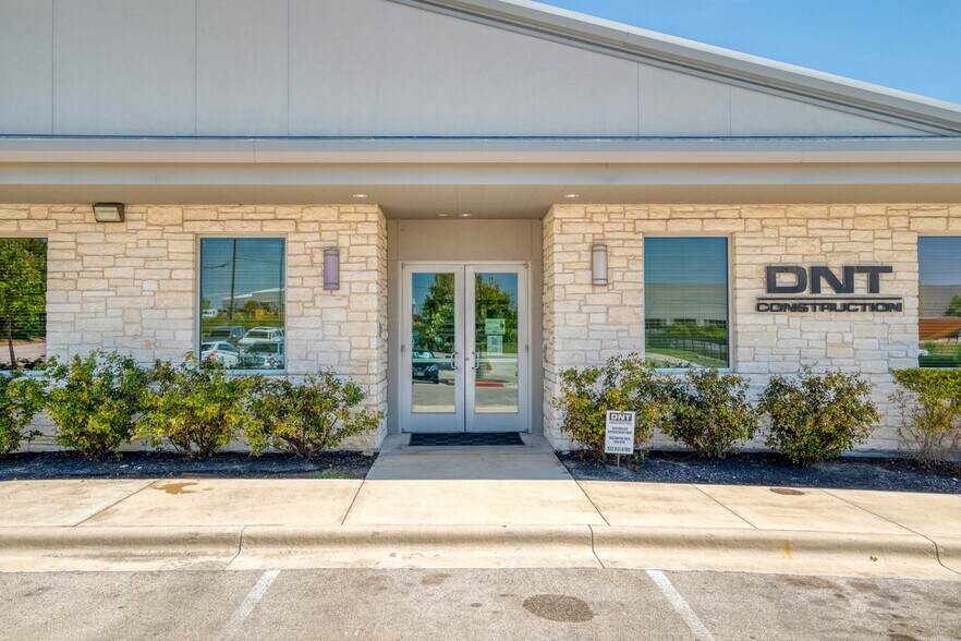 2300 Picadilly Dr, Round Rock, TX for lease - Building Photo - Image 2 of 28