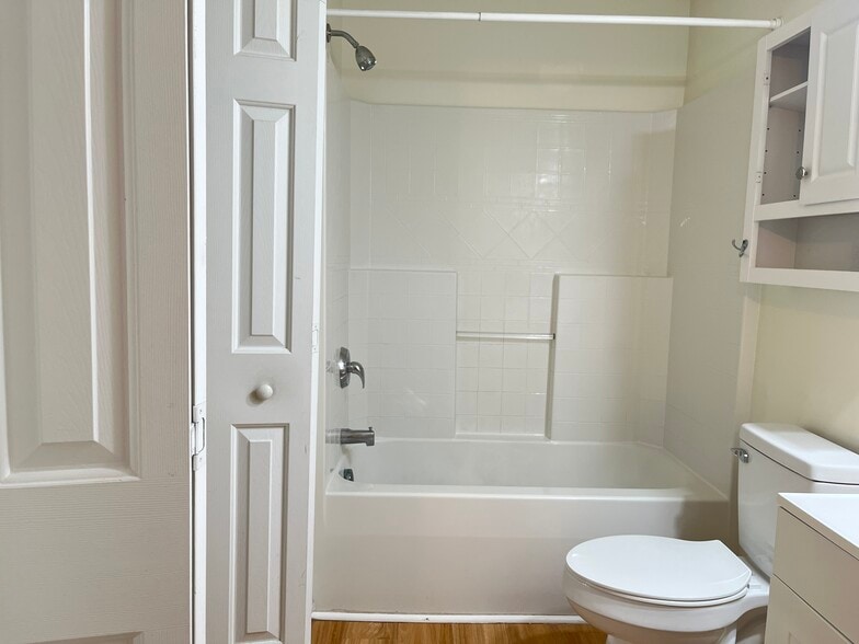 Raleigh Rental Townhouses portefeuille de 3 propriétés à vendre sur LoopNet.ca - Photo du bâtiment - Image 3 de 8