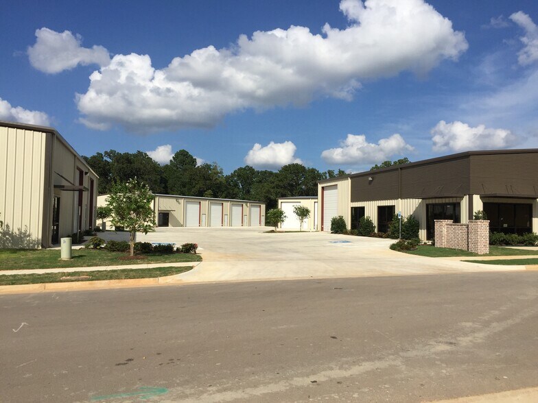 2941 Elkton Trl, Tyler, TX à louer - Photo du bâtiment - Image 1 de 6