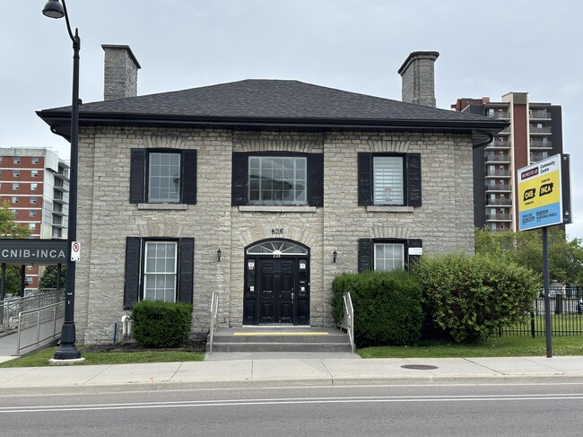 Plus de détails pour 826 Princess St, Kingston, ON - Bureau à vendre