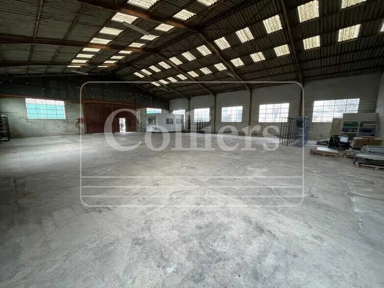 Flex in Gardanne for lease - Interior Photo - Image 3 of 5