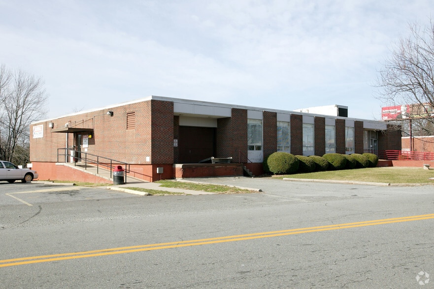 3146 Starlight Dr, Winston-Salem, NC for lease - Building Photo - Image 2 of 7