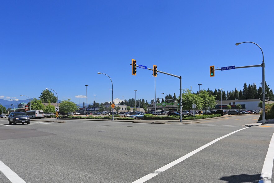 32700 S Fraser Way, Abbotsford, BC à louer - Photo du bâtiment - Image 3 de 5