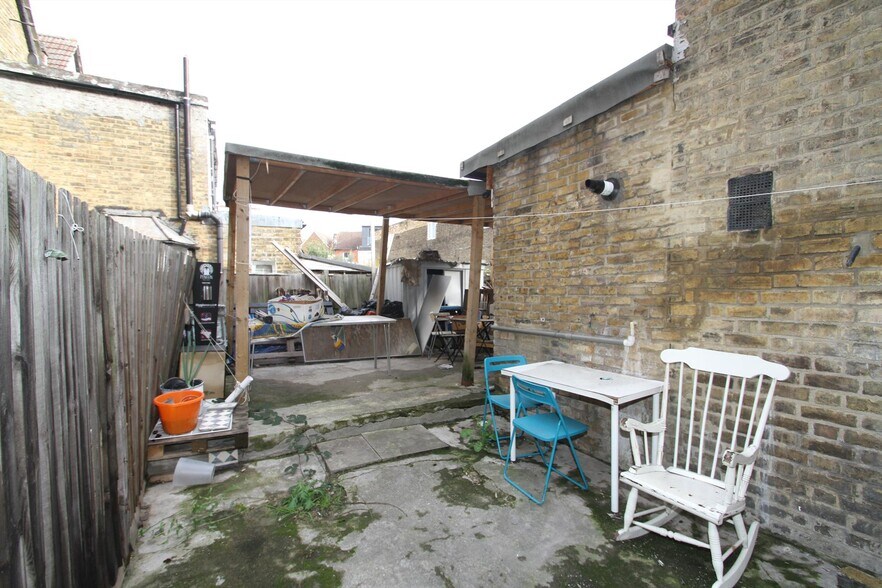 582-584 Green Lanes, Londres à louer - Photo du bâtiment - Image 2 de 8