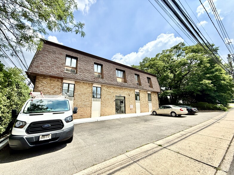 16 Chestnut St, Emerson, NJ for lease - Building Photo - Image 1 of 14