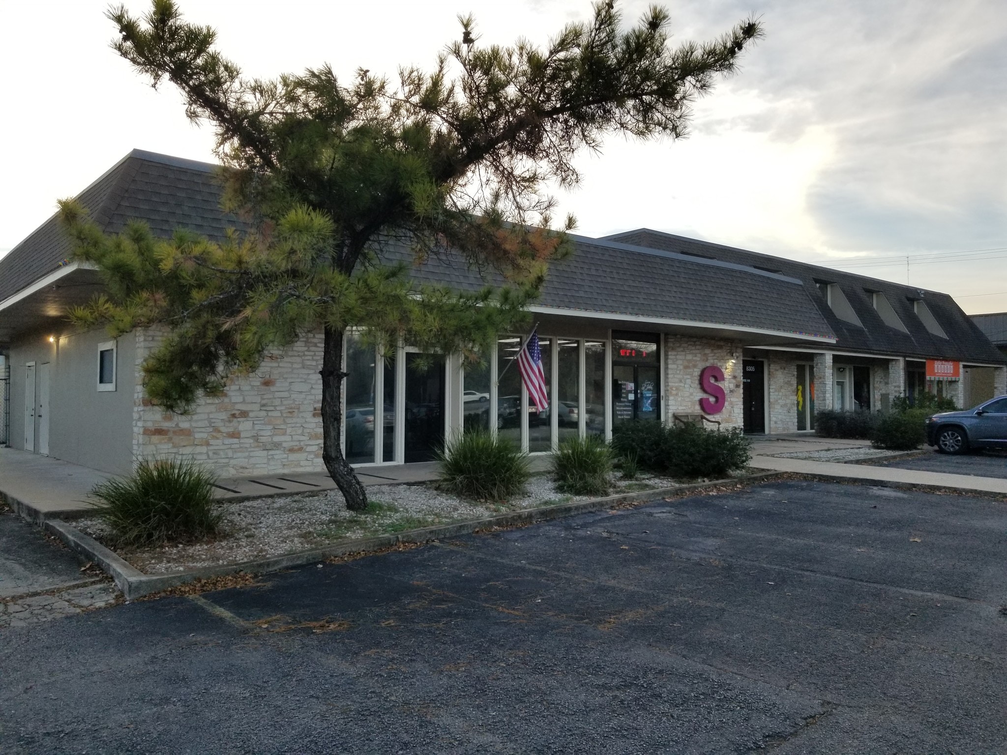 8305 Hwy 71 W, Austin, TX for lease Primary Photo- Image 1 of 37