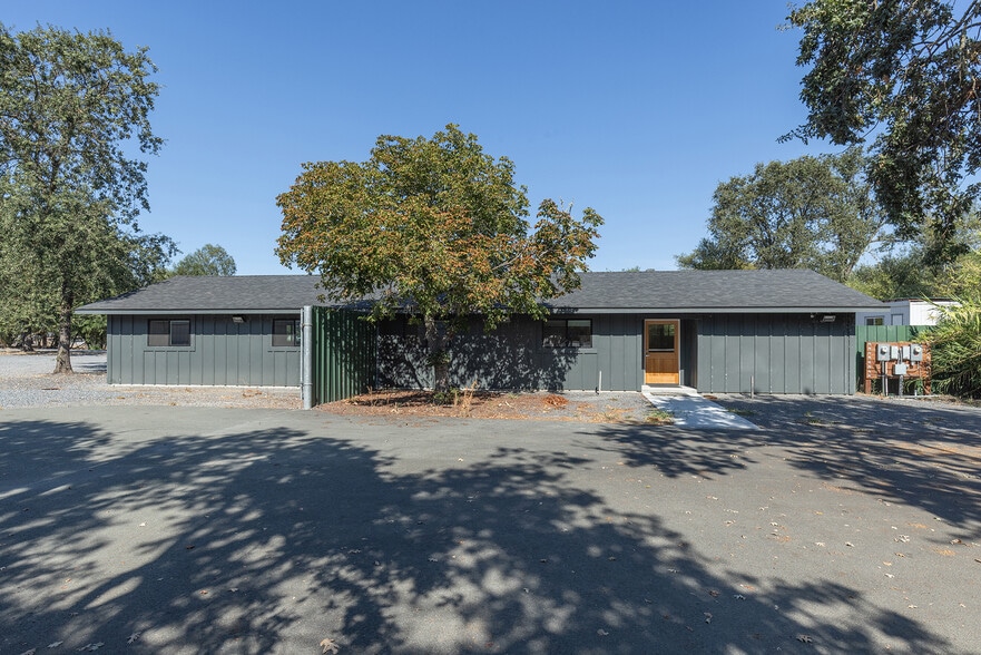 18184 Geyserville Ave, Geyserville, CA à vendre - Photo du bâtiment - Image 3 de 31