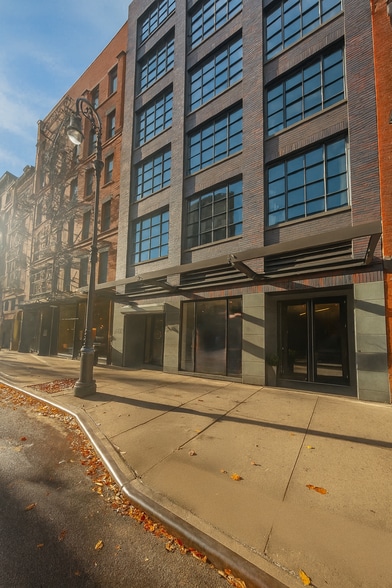 145 Ludlow St, New York, NY à vendre - Photo du bâtiment - Image 2 de 5