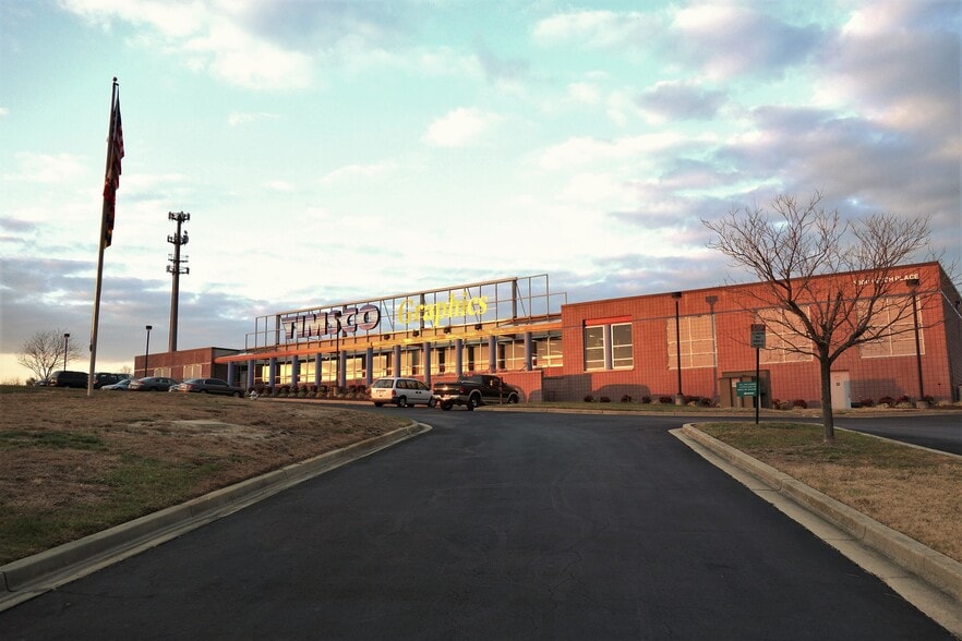 UNDER CONTRACT: 15 AC Industrial w/ BLDG portfolio of 4 properties for sale on LoopNet.ca - Building Photo - Image 2 of 8