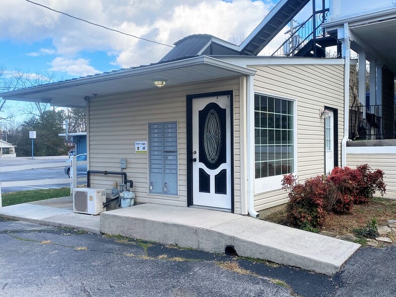 164 W Wall St, Cookeville, TN for sale - Building Photo - Image 2 of 15