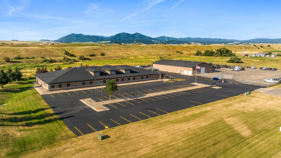 920 NE Main St, Lewistown, MT à vendre - Photo du bâtiment - Image 3 de 26