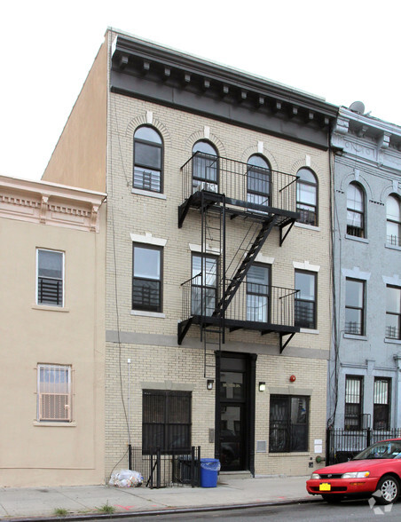 215 Buffalo Ave, Brooklyn, NY for sale - Primary Photo - Image 1 of 3