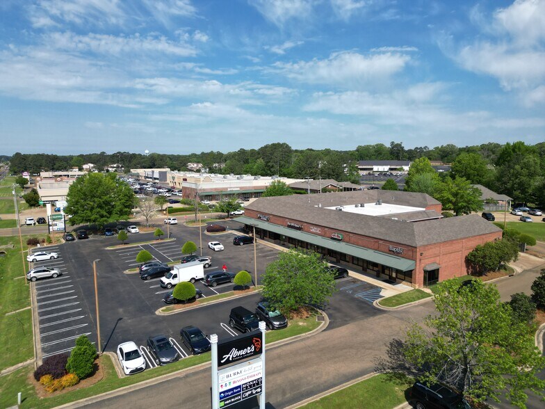 1490 W Government St, Brandon, MS à louer - Photo du bâtiment - Image 2 de 4