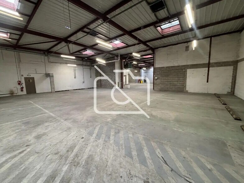 Industrial in Neuilly-sur-Marne for lease - Interior Photo - Image 2 of 8