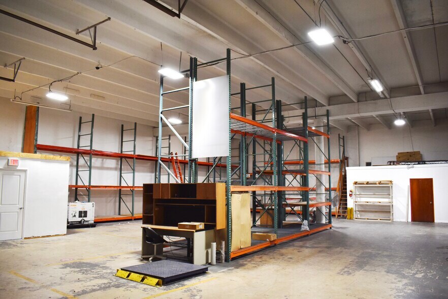 7200-7360 NW 56th St, Miami, FL à louer - Photo intérieure - Image 2 de 9