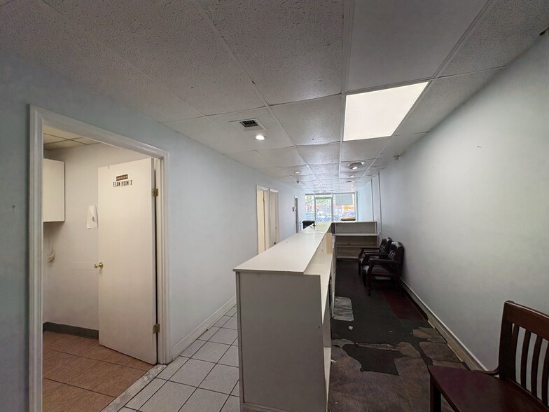 3078-30100 51st St, Woodside, NY à louer - Photo du bâtiment - Image 3 de 8