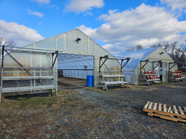 136 Meriden Rd, Middlefield, CT à vendre - Photo du bâtiment - Image 2 de 7