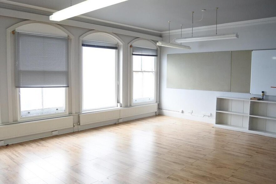 44 High St, Malmesbury à louer - Photo intérieure - Image 2 de 7