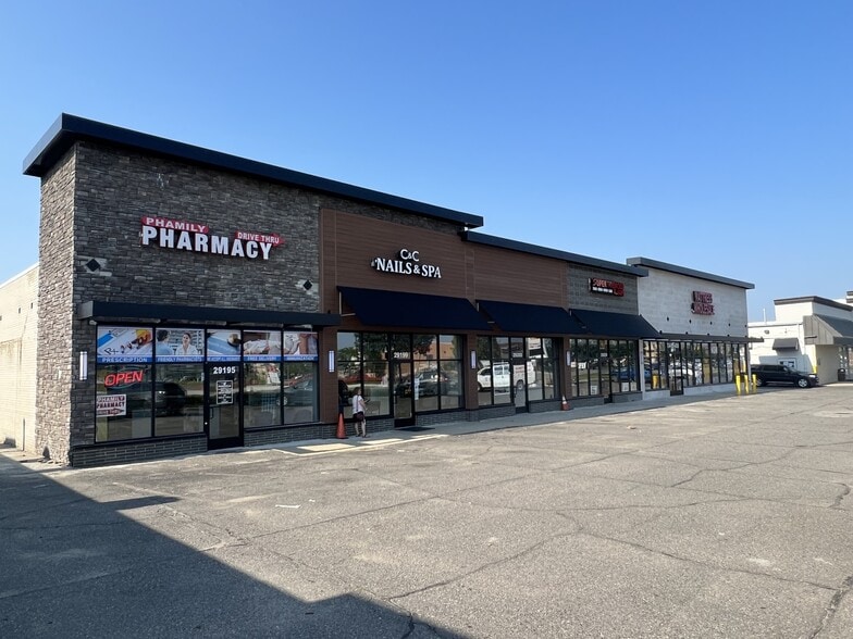 29195-29215 Plymouth Rd, Livonia, MI for lease - Building Photo - Image 3 of 4