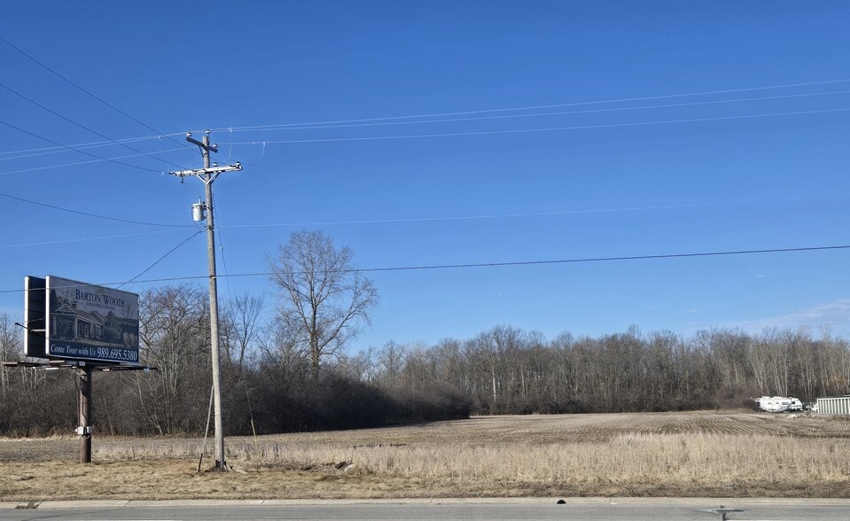 6483 M-84 Hwy, Saginaw, MI for sale - Primary Photo - Image 2 of 5