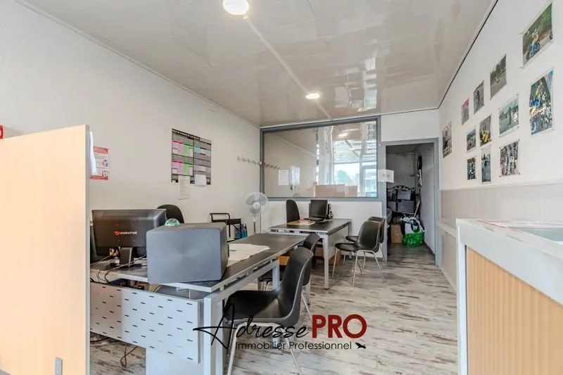Retail in VILLENAVE-D'ORNON for sale Interior Photo- Image 1 of 5