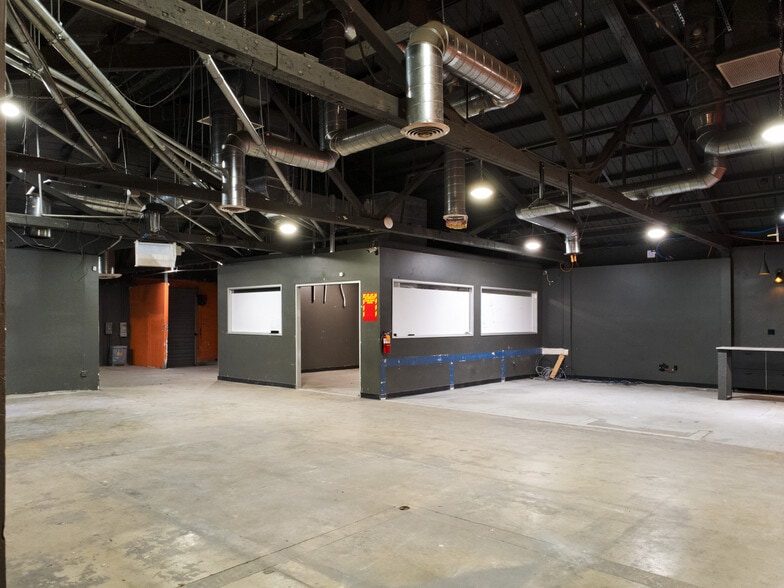 7402 W Sunset Blvd, Los Angeles, CA à vendre - Photo du bâtiment - Image 2 de 6