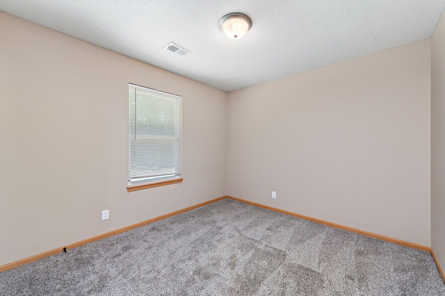 4880-5015 Queen Ridge Ave, Kansas City, MO à vendre - Photo du bâtiment - Image 2 de 24