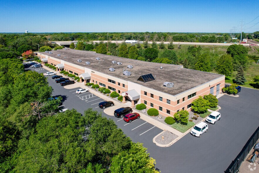 9219-9255 E River Rd NW, Coon Rapids, MN à louer - Photo du bâtiment - Image 2 de 13
