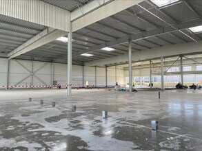 Industrial in Argenteuil for lease Building Photo- Image 2 of 2