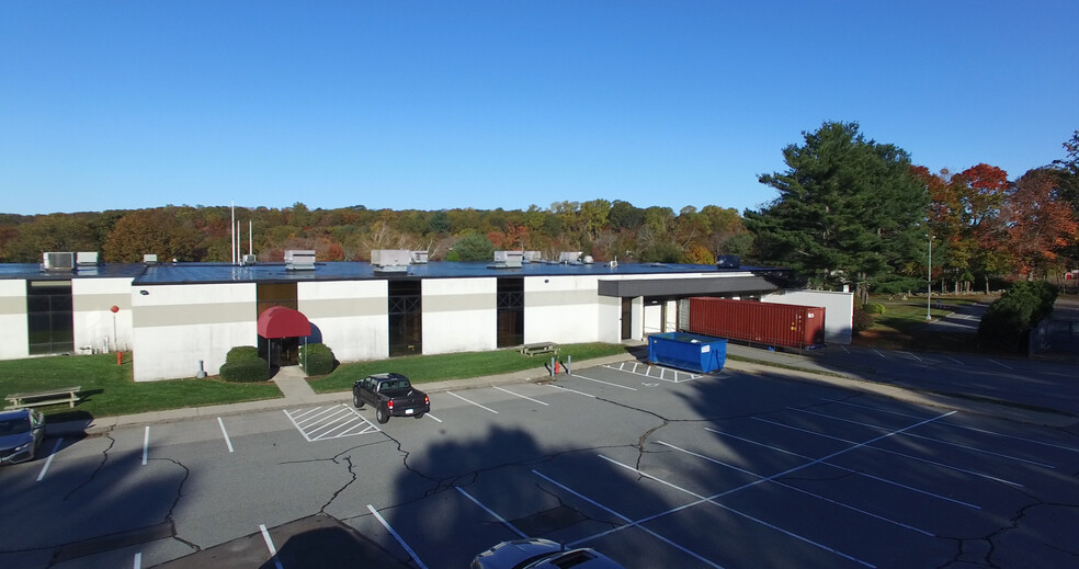 139-143 Mill Rock Rd E, Old Saybrook, CT for lease - Building Photo - Image 2 of 10