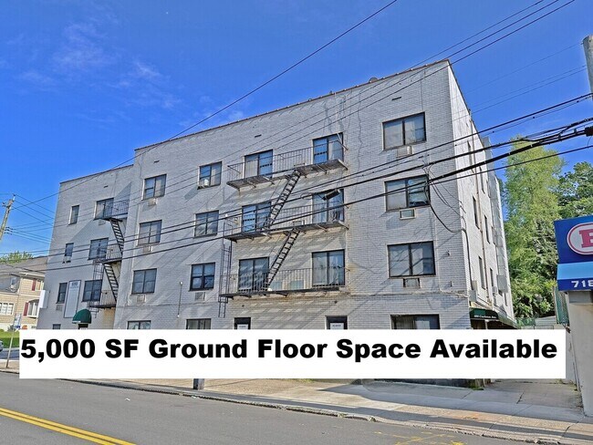 Plus de détails pour 690 Castleton Ave, Staten Island, NY - Bureau/Commerce de détail à louer