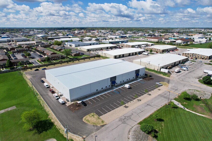 5230 Keystone Dr, Fort Wayne, IN à louer - Photo du bâtiment - Image 3 de 8