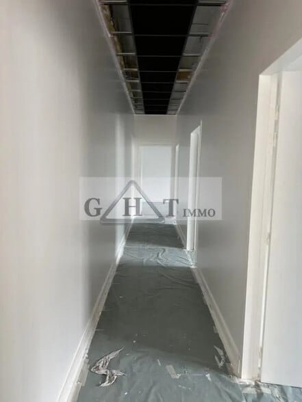 Office in Les Pavillons-sous-Bois for lease - Interior Photo - Image 1 of 3