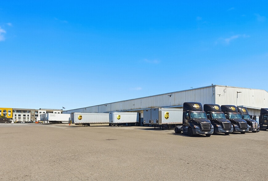111 Bingham Dr, San Marcos, CA for sale - Building Photo - Image 2 of 11