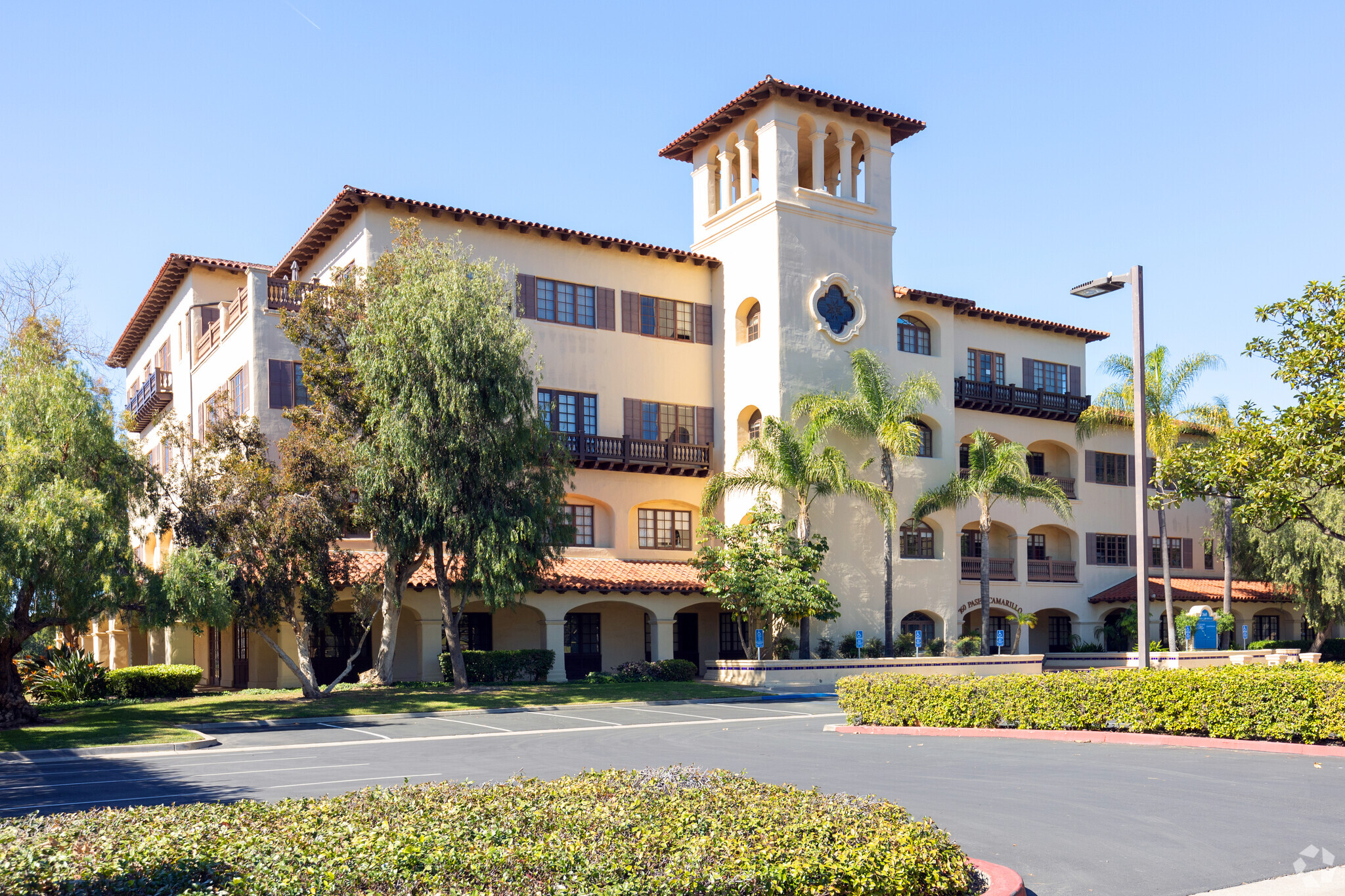 760 Paseo Camarillo, Camarillo, CA à louer Photo du bâtiment- Image 1 de 7